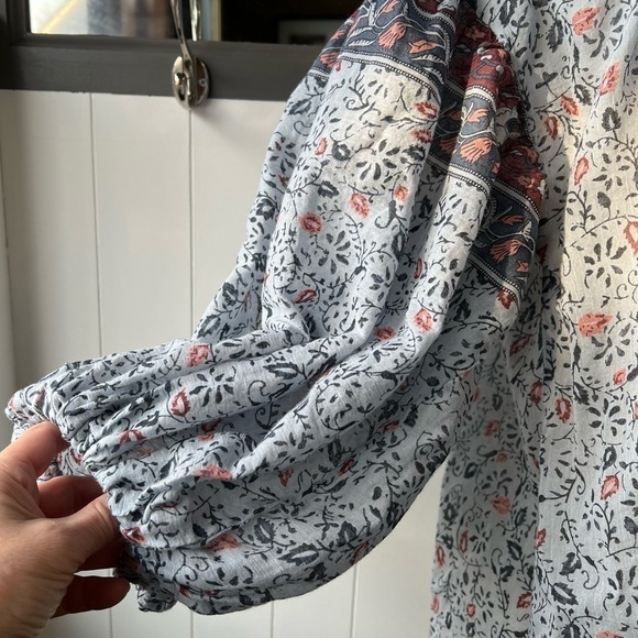 Saylor/Revolve Women’s Bohemian Oversized Floral Blouse, Size Small, #85 - Picture 5 of 11